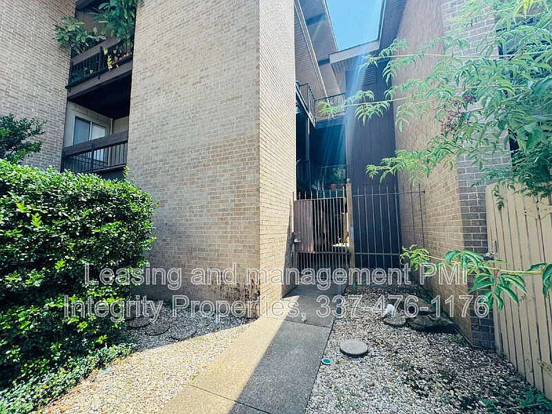 2 bed, 1.0 bath, 880 sqft, $1,095 — Photo 4