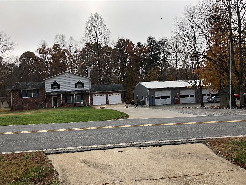 1st image of 210 Country Ln