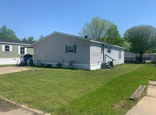 1005 S Park Dr, Brookfield, OH 44403
