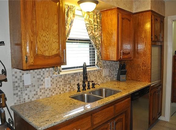3rd image of 1625 Pemelton Dr