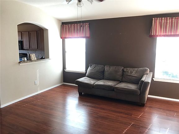 4th image of 1216 Hensley Dr
