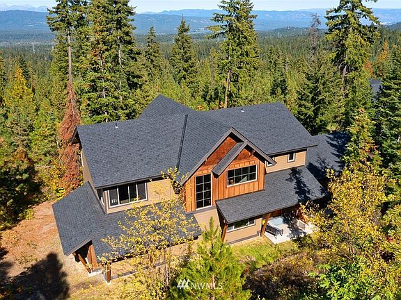 A distinctive feature of homes in the Trailside community is the lot/home positioning to take advantage of the Stuart Mountain views. There are CCRs that offer infinite view protection.