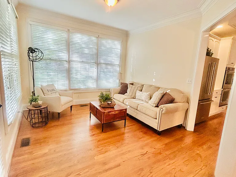 Sunroom / Flex space!