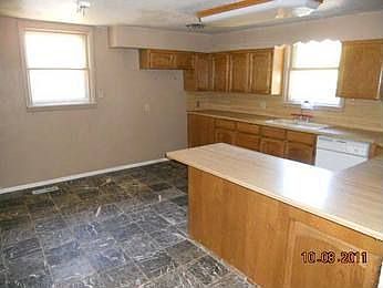 3rd image of 915 E Alder St