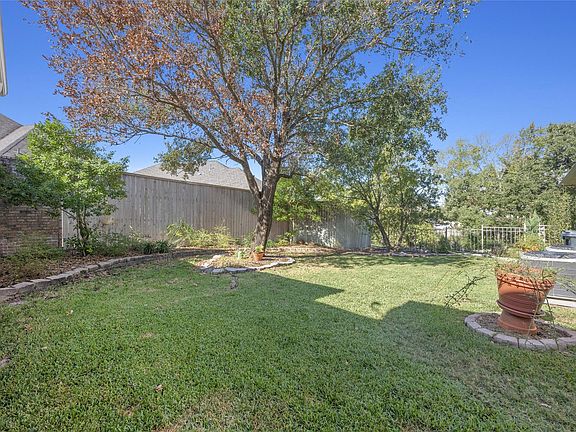 3rd image of 902 Grand Oaks Cir