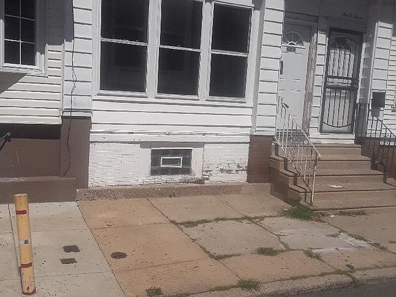 2nd image of 605 E Willard St