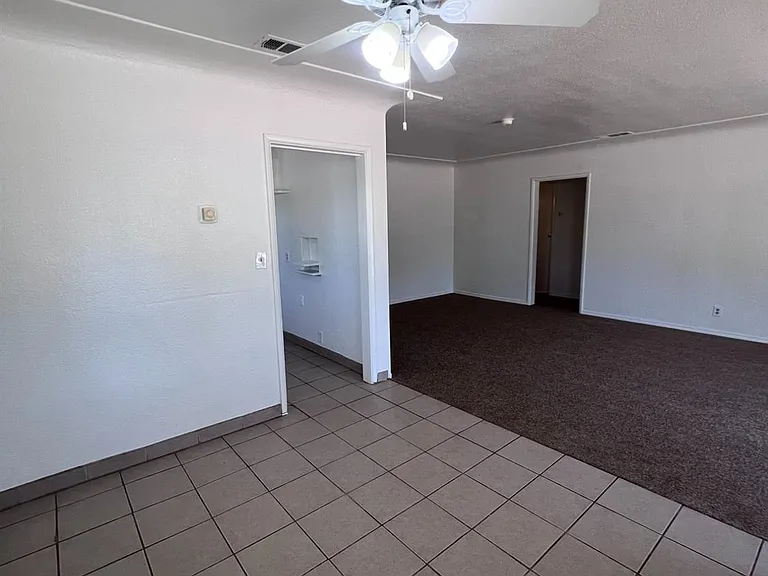 2905 E Lamona Ave — Photo 7