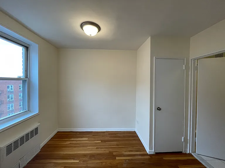 61-10 Alderton St #3M — Photo 3