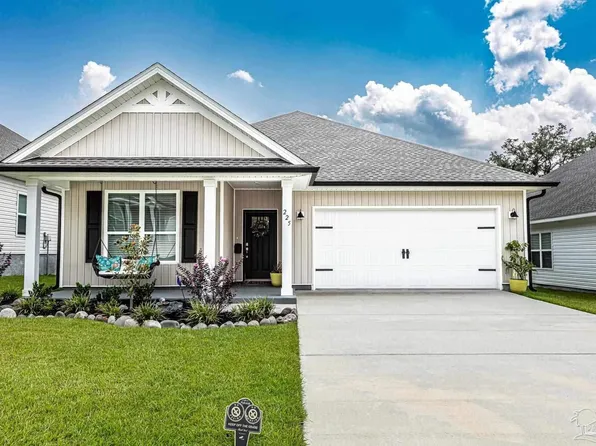 225 Camelia Dr, Cantonment, FL 32533