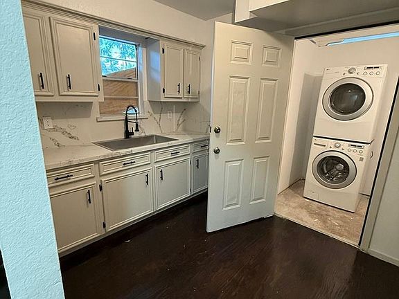 4th image of 1555 W Elizabeth St #B