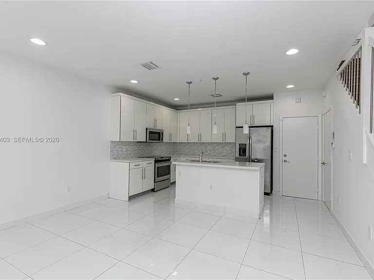 2610 NE 213th St #103 — Photo 4