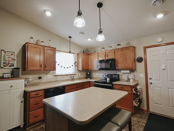 4th image of 597 19th St E