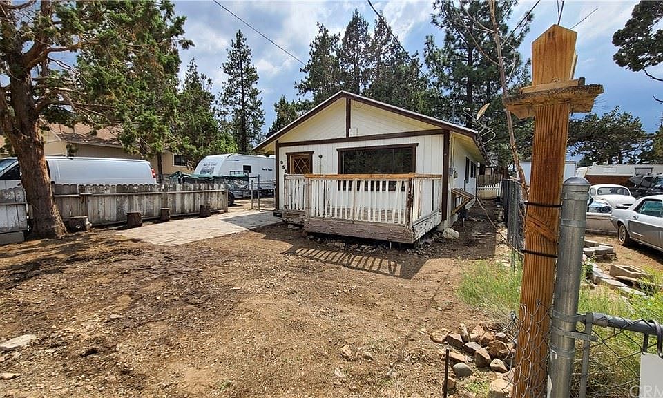 1st image of 953 Spruce Ln