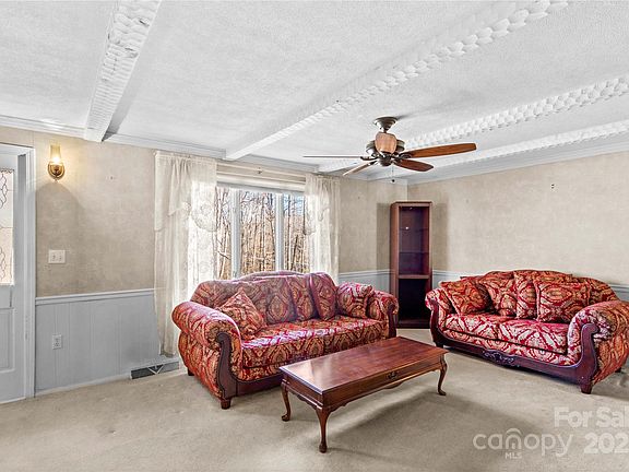 3rd image of 906 Harmony Dr