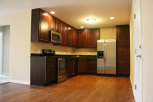 1st image of 600 E Ficklin St APT 101
