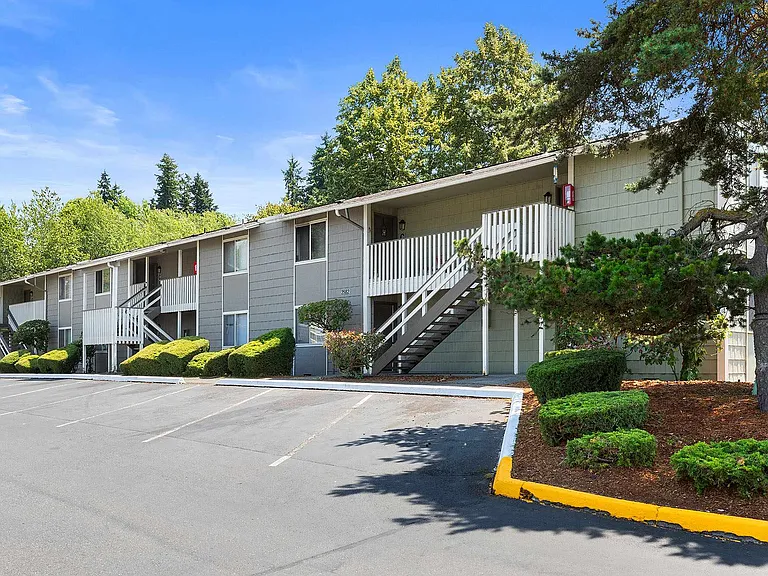 Meridian West Apartments — Photo 14