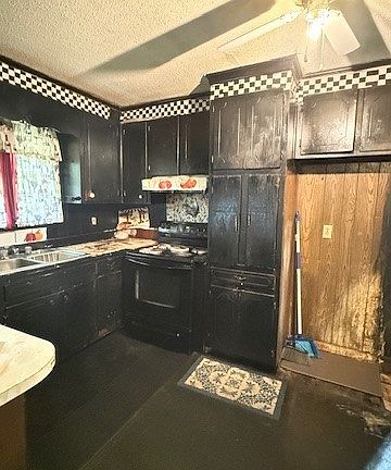 3rd image of 217 Gilmore St