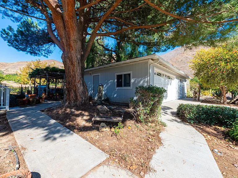 1057 E La Loma Ave — Photo 60