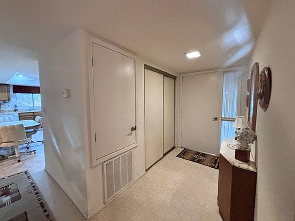 5th image of 923 Leisure World