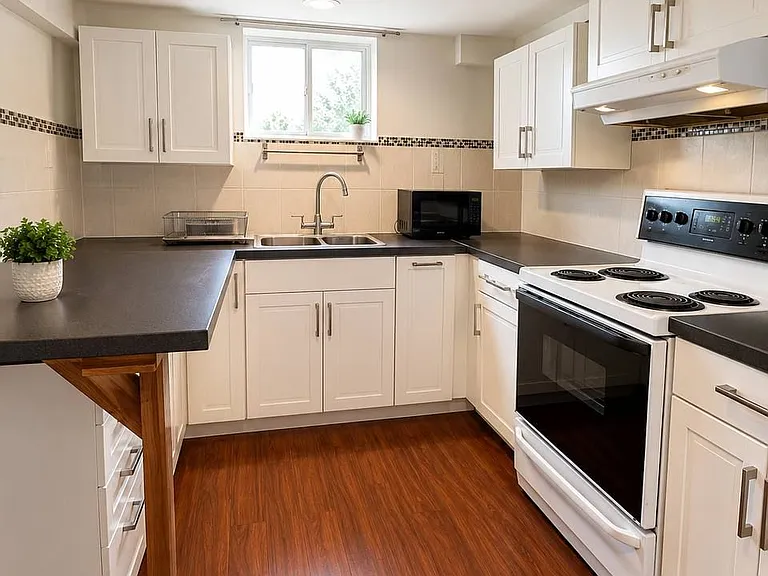 32 Belgravia Ave #MAIN — Photo 17