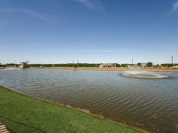 2nd image of 918 Community Way