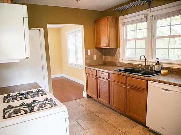 3rd image of 1131 E Gudgell Ave