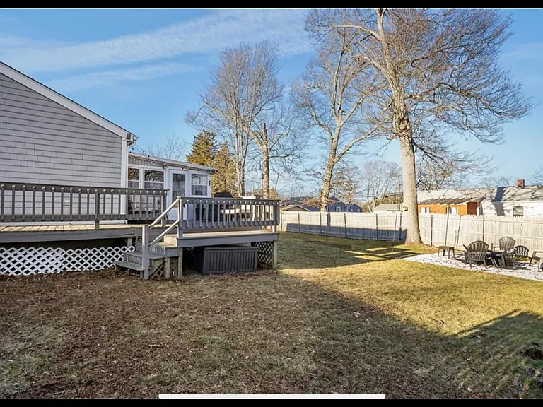 55 Columbia Ave — Photo 14