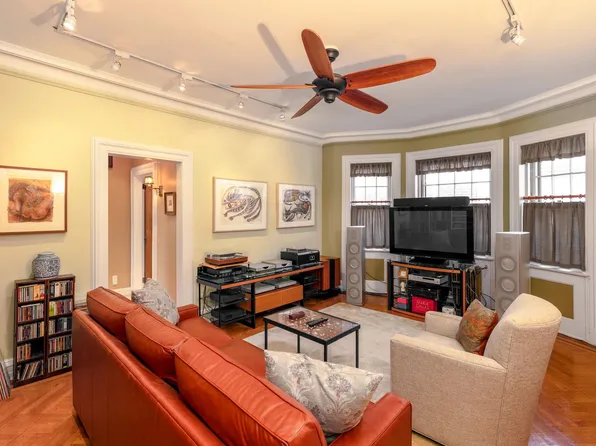 895 Summit Avenue image 18 of 22