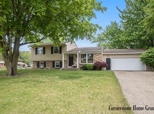 2716 Sandalwood Ct NE, Grand Rapids, MI