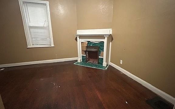5th image of 2811 E 7th St