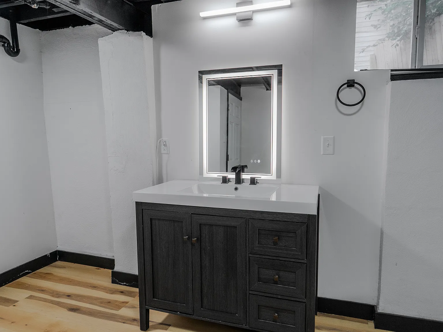 5 bed, 984 sqft, $2,000 — Photo 3