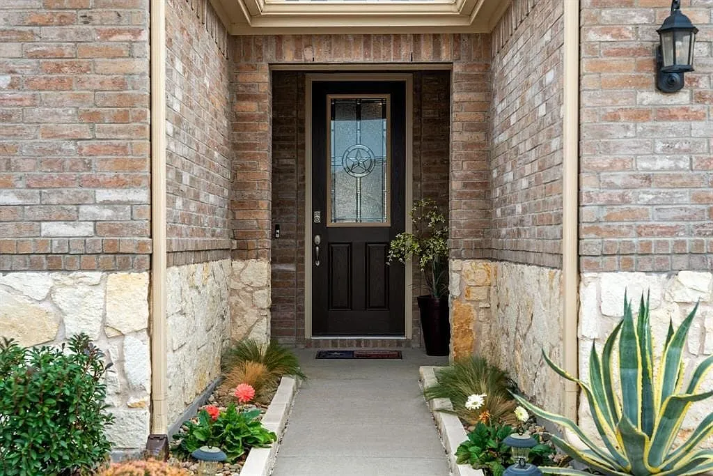 3 bed, 2.0 bath, 1864 sqft, $2,400 — Photo 3