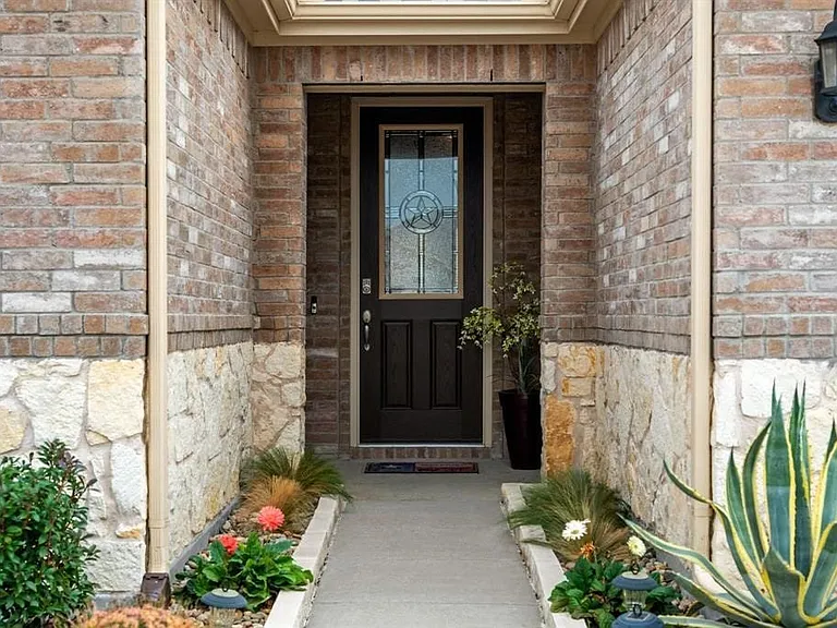 2632 Wesley Ave — Photo 3