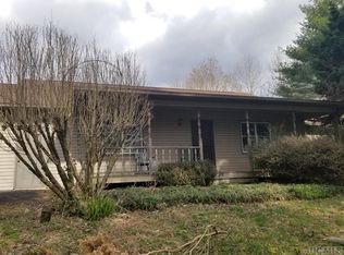 800 Hale Ridge Rd, Scaly Mountain, NC 28775