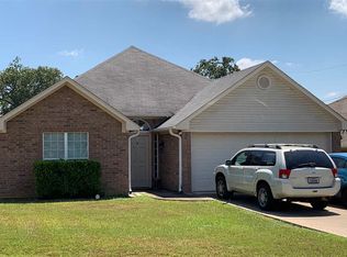 15 Oak Leaf St, White Oak, TX 75693