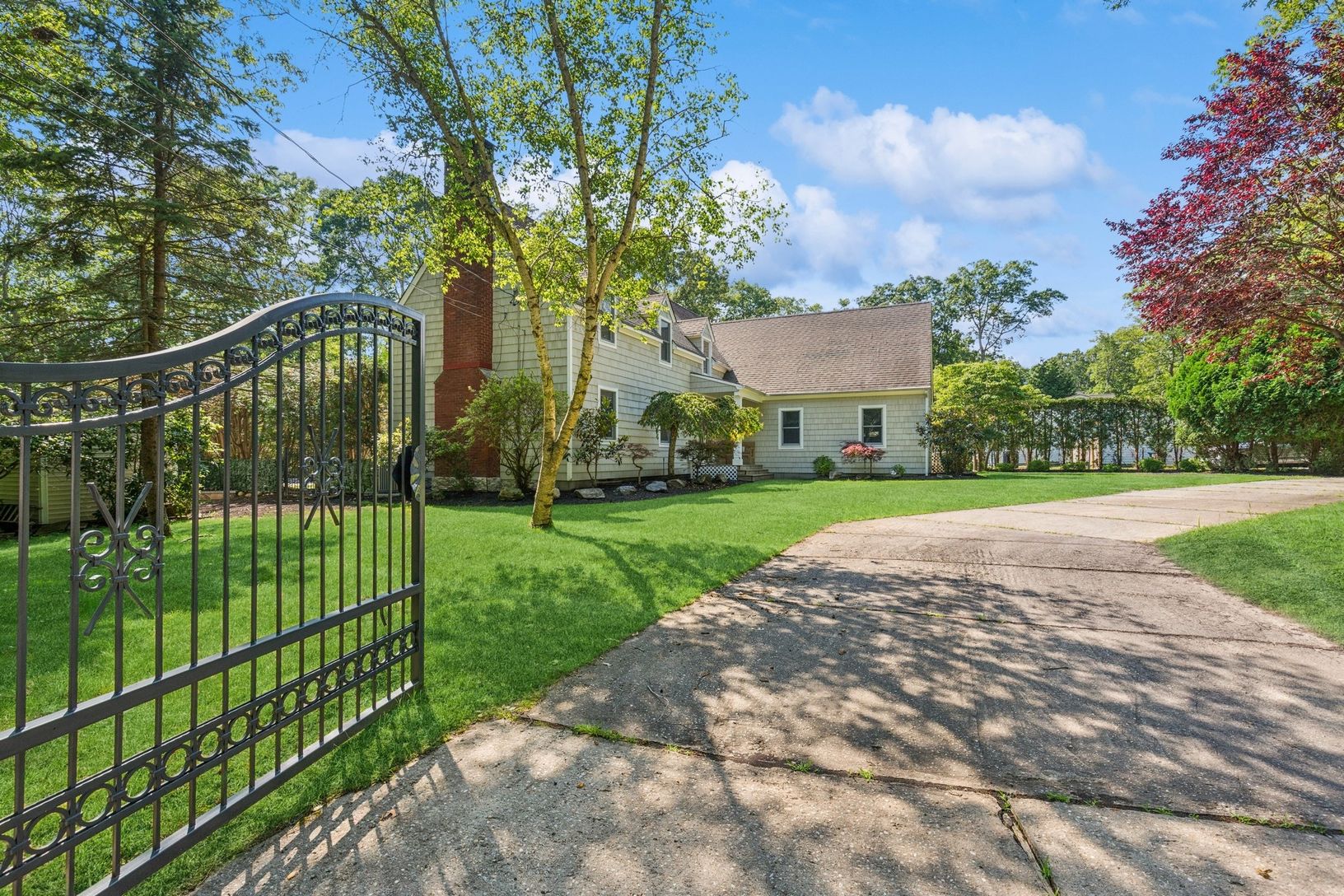  Gated entry, exit, circular drive