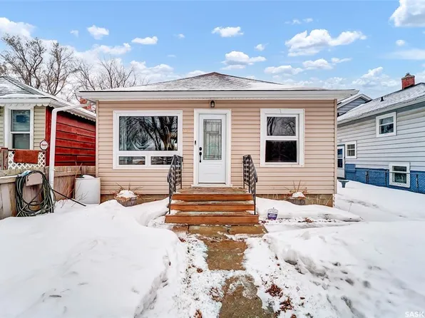 1131 H AVENUE N, Saskatoon, SK S7L 2C8