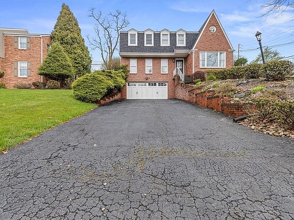 3rd image of 257 Oak Entrance Dr