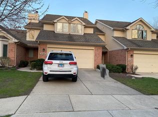 2085 Hallmark Ct, Wheaton, IL 60187