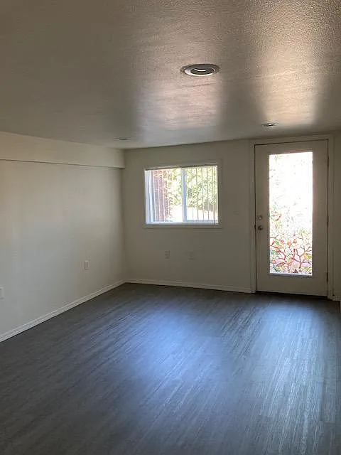 270 NE Columbia View Ave photo 1