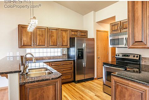 4th image of 1063 Canal Dr