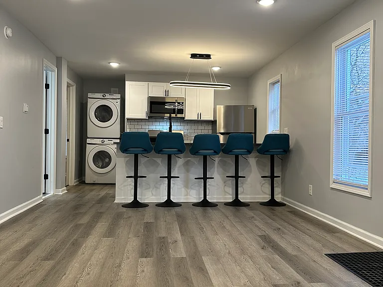 127 Henderson St #2 — Photo 37