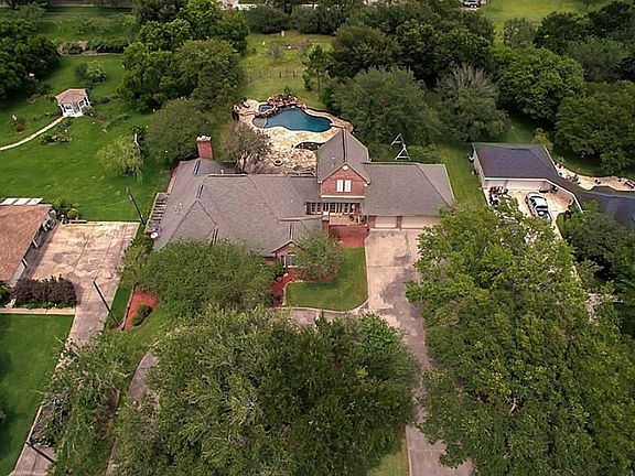 2nd image of 105 Garden Dr