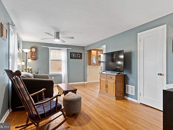 3rd image of 2927 Croyden Rd