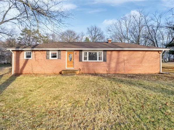 6700 Northlawn Ave NE, Louisville, OH 44641