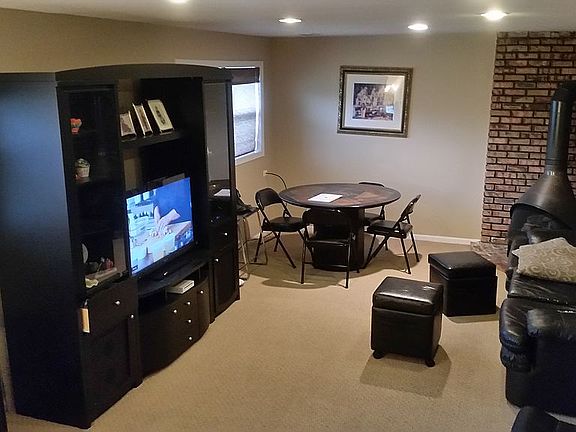 3rd image of 403 E Hackberry Dr