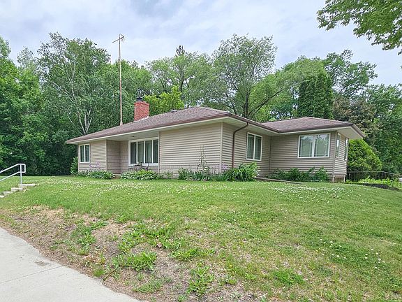 2nd image of 621 10th Ave