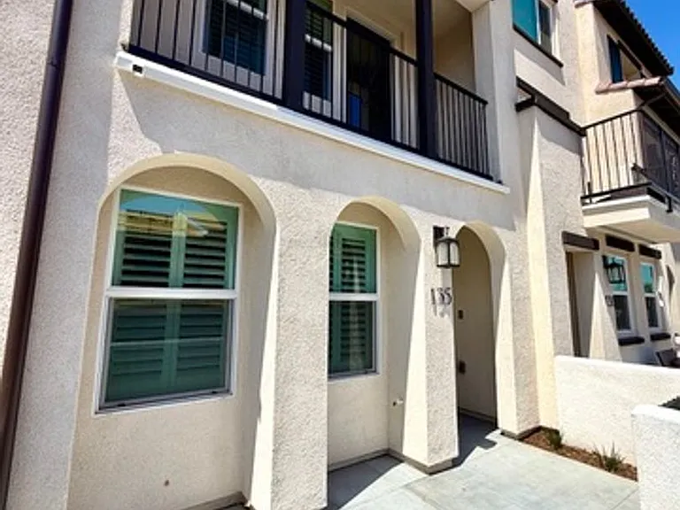 135 Evergreen Ln — Photo 3