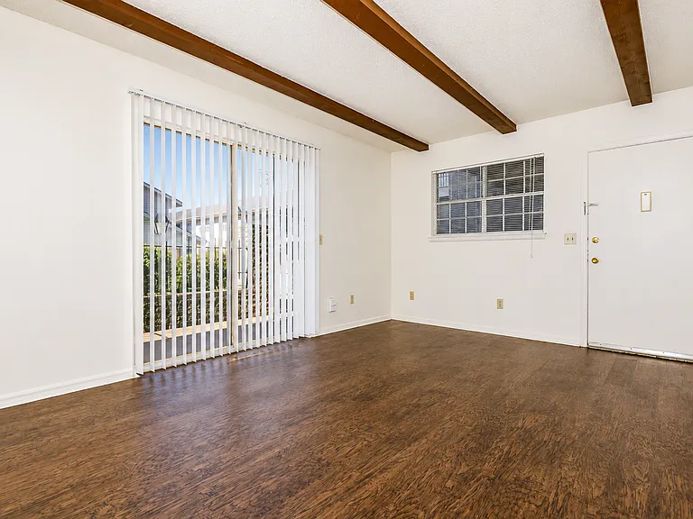 Ambassador House Apartments — Photo 14