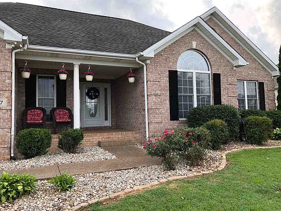 3rd image of 827 Memorial Cir